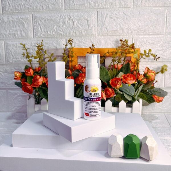 OIL FREE SUNSCREEN (SPF 50+)